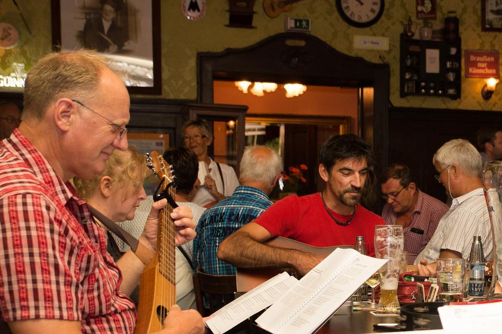 Hajo'S Germania Lodge & Irish Pub Rüdesheim am Rhein Dış mekan fotoğraf